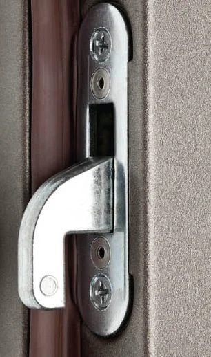 RB hook locking mechanism